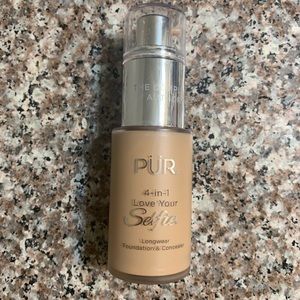 Pur Makeup - 4-In-1 love your selfie long wear foundation Pur Makeup - 4-In-1 love your selfie long wear foundation